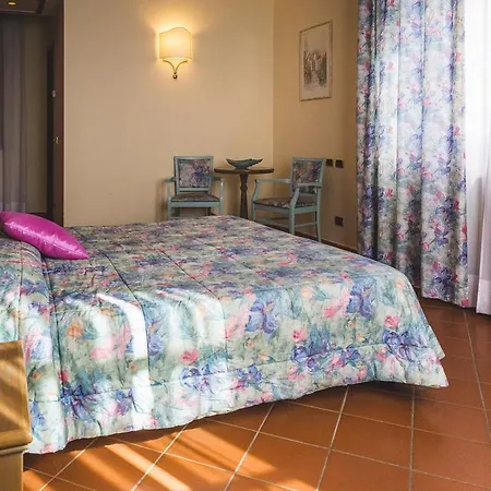 Hotel Sonnino 4*